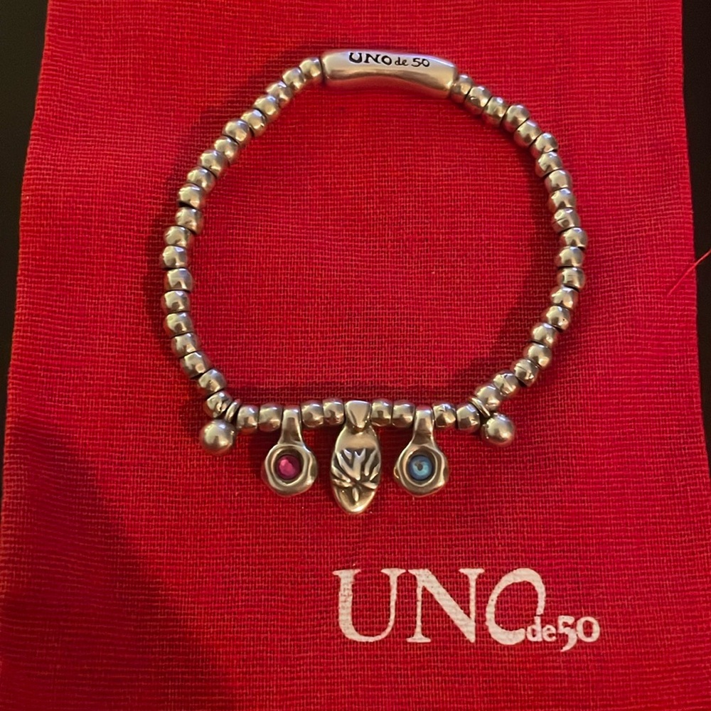Uno de 50 INTUITION STRETCH BRACELET silver with pink and blue stones. EUC